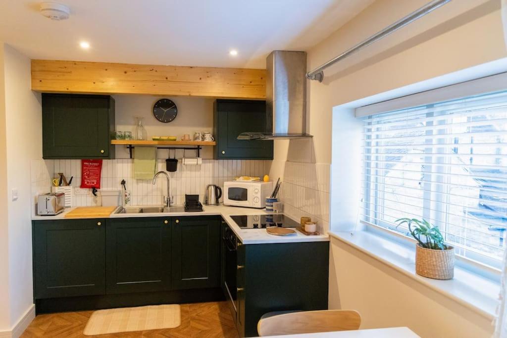 Amarelo Apartment, Central Charlbury, 1 Super King Bed Exteriör bild